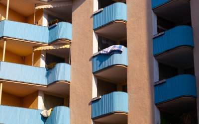 Prahlt der Strom, lächelt die Quelle.