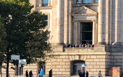 Freiheit und Verantwortung gehören zusammen.
Nur wer frei ist und immer auch anders agieren könnte‚
kann verantwortlich handeln. Heinz von Förster