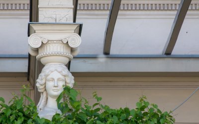 Gastredner,: Teilen Sie bei Reden und Präsentationen die Bühne